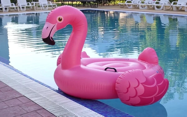 felfújható flamingó