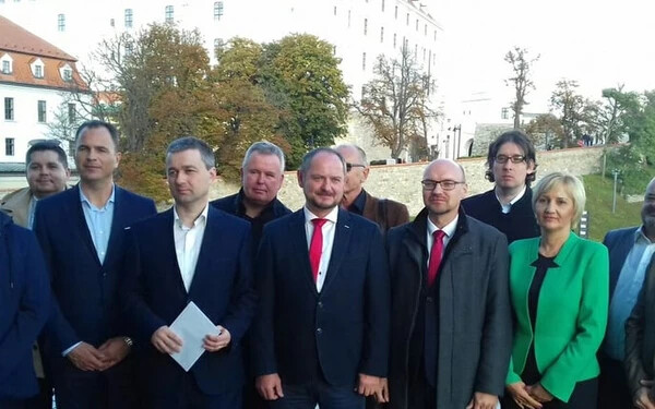 A parlamenten kívüli magyar pártok még nem hagyták jóvá a közös jelöltlistát
