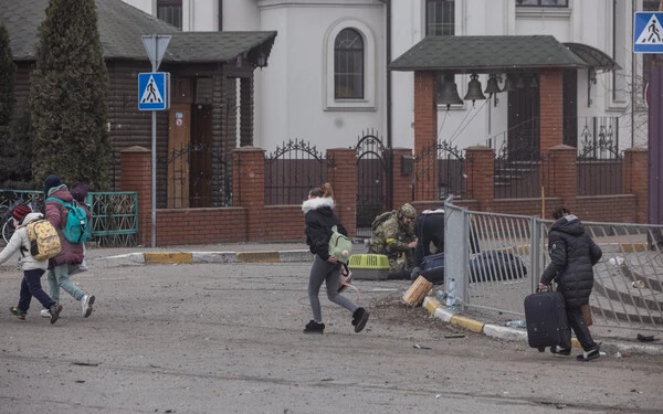 Az oroszok aknavetőkkel lőnek a menekülő civilekre