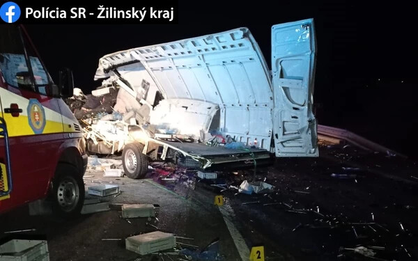 Tragikus baleset – Felismerhetetlenségig összeroncsolódott a furgon, egyik sofőr sem élte túl