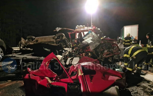 SÚLYOS baleset: Kamionba hajtott egy autómentő