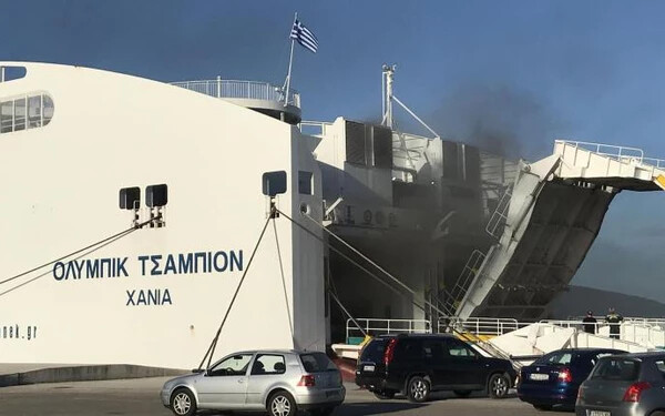 Tűz ütött ki egy komphajón Görögországban
