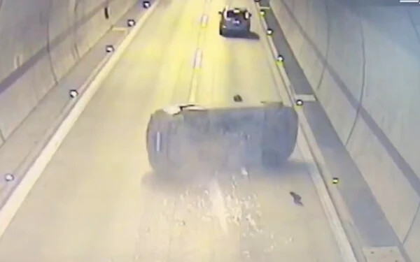 VIDEÓ: Alvó sofőr okozta a balesetet a pozsonyi Sitina-alagútban