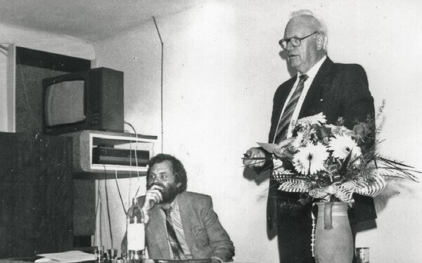Liszka József és Ág Tibor a SZMNT 1994. áprilisi komáromi közgyűlésén (Forrás: A Fórum Kisebbségkutató Intézet Etnológiai Központjának fotótára)
