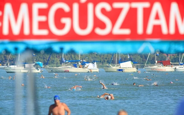 Közel hétezren vettek részt az idei Balaton-átuszáson