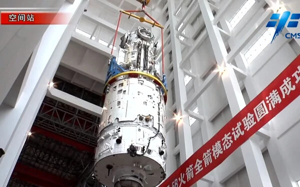 Kína elindította első teherűrhajóját az épülő űrállomásra
