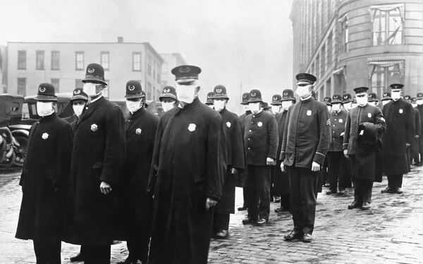 A seattle-i rendőrök szolgálatban az influenza járvány során 1918. decemberében