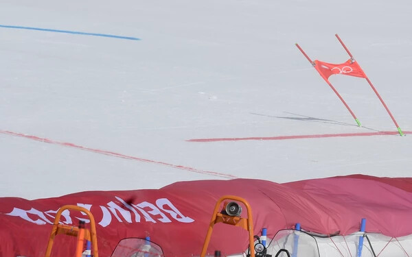 Az erős szél miatt törölték szombatról az alpesi síelők vegyes csapatversenyét