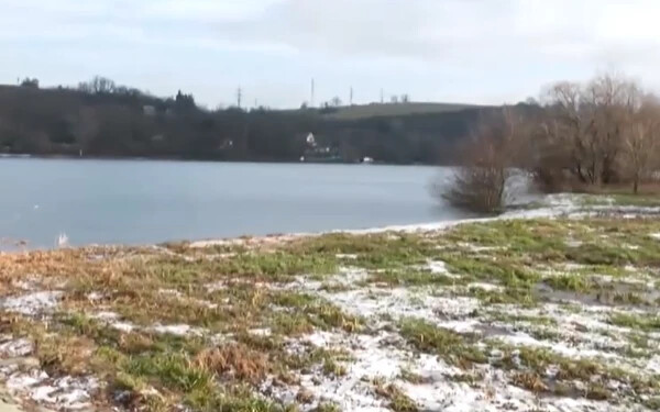 Beszakadhatott alatta a jég, járókelők találtak rá a férfi holttestére