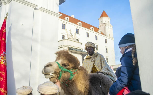 FOTÓK: Végigvonultak a háromkirályok Pozsony utcáin