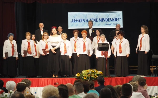Felléptek a bősi Kék Duna Vegyeskar 50 éves jubileumi rendezvényén is (A szerző felvétele) 