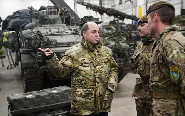 Nyugati nehézfegyverek sora megy Ukrajnába