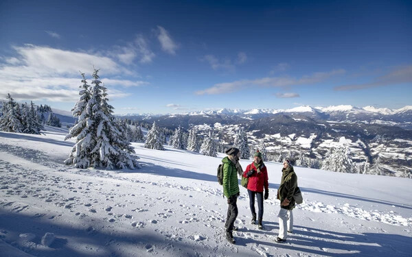 A téli túrázás a mozgás egy meditatív módja – tulajdonképpen a lüktető téli sportok csendesebb, nyugodtabb „testvére”