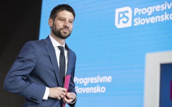A Progresszív Szlovákia elnöke, Michal Šimečka szerint „Rastislav Káčer jó miniszter, kiváló szakember és a szó legjobb értelmében vett hazafi” (TASR-felvétel)