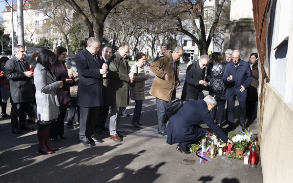 Több ország nagykövete tisztelgett Ján Kuciak és Martina Kušnírová emléke előtt