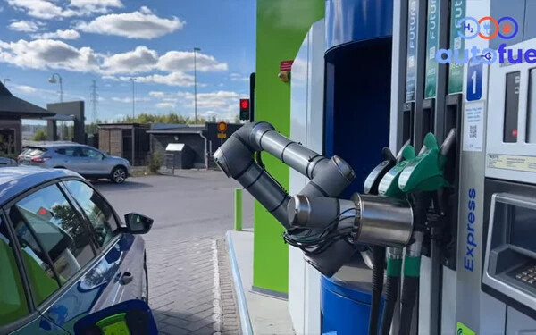 VIDEÓ: Feltalálták az automatikus tankolást