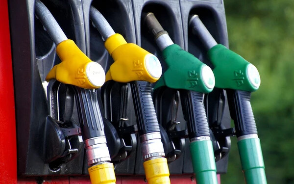 Ismét csökkennek az üzemanyagárak – Ennyit fogunk fizetni a benzinért!