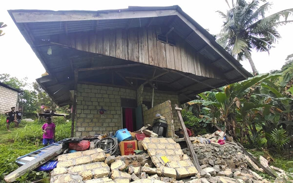 Erős földrengés rázta meg Indonézia középső részét