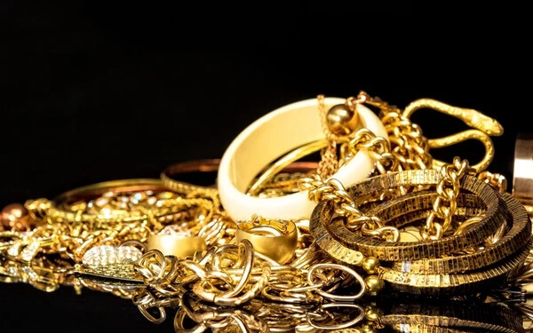 15 ezer eurónyi aranyékszert loptak el egy szlovákiai férfitól