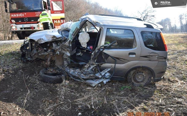 TRAGÉDIA: Egy személyautó és egy teherautó ütközött, elhunyt egy 54 éves férfi