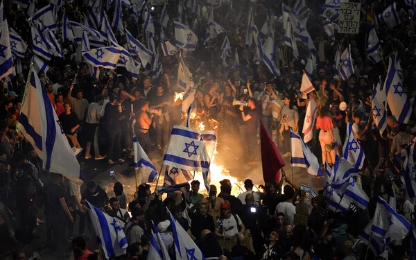 Netanjahu kormányfő a káosz szélére sodorta Izraelt