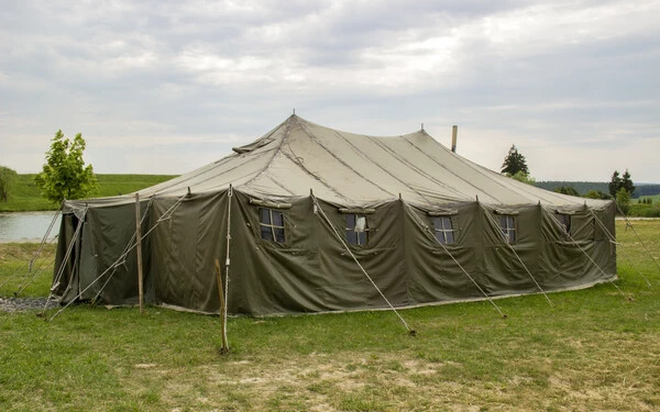 katonai sátor