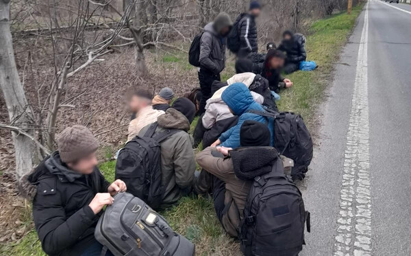 Huszonegy szír menekültet fogtak a szlovák rendőrök vasárnap reggel