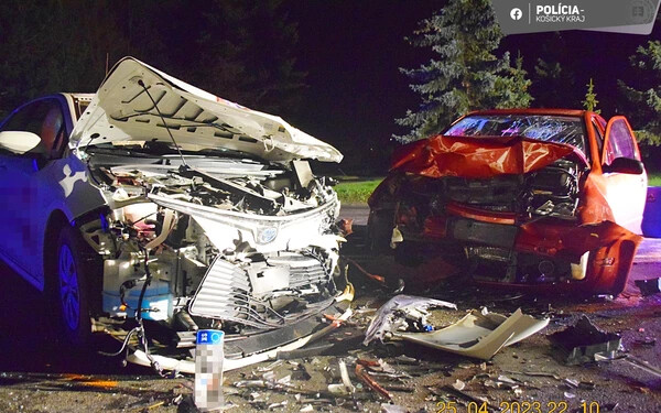 Ütközött két 23 éves szlovákiai sofőr – mindkettejük autója ripityára tört