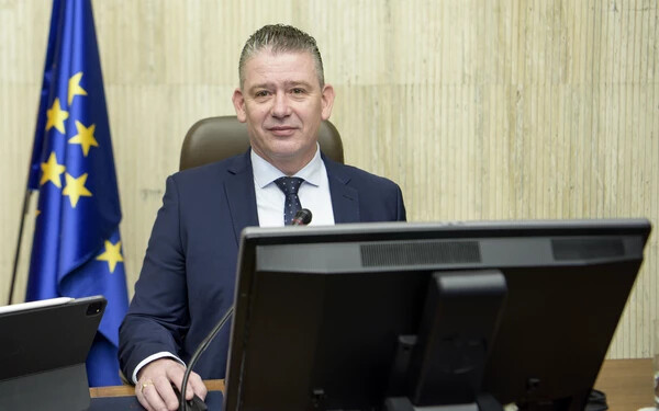 Roman Mikulec ügyvezető belügyminiszternek nagyon gyorsan lefagyhat a mosoly az arcáról, ha a köztársasági elnök bekeményít (TASR-felvétel)