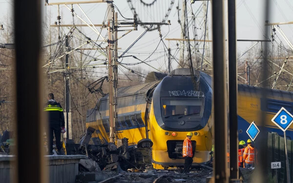 Összeütközött két vonat Hollandiában, sokan megsérültek