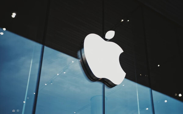 Az Apple-vel szomszédos kávézóban vágott lyukon keresztül félmilliós kárt okoztak a techvállalatnak