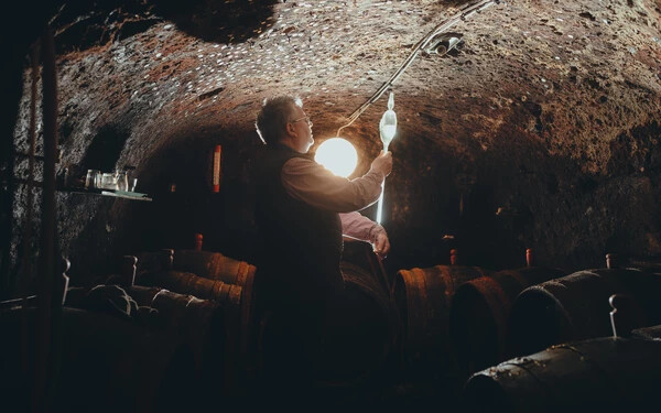 A kisgéresi akácosban mintegy 380 középkori borospince várja a finom borok iránt érdeklődőket