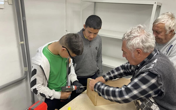 Fiatalok és idősek együtt dolgoztak a marcelházi alapiskola megújult műhelyében