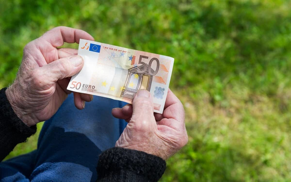 Július elsejétől több tíz euróval nő egy támogatás