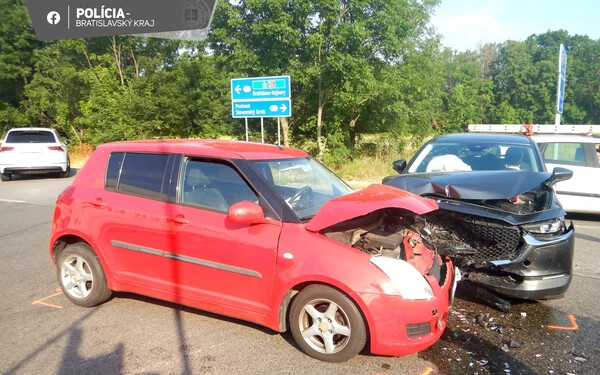 Két személyautó ütközött – egy 64 éves nőt kórházba kellett szállítani