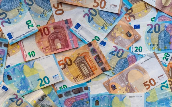 Több mint 225 ezer eurót utalt át csalóknak a szász szociális minisztérium