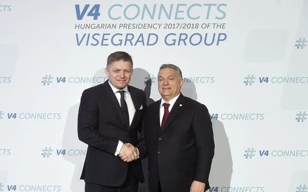 A magyarországi kormányközeli lapoknál Robert Ficót szinte mindig pozitív színben tüntetik fel (TASR/MTI-felvétel)