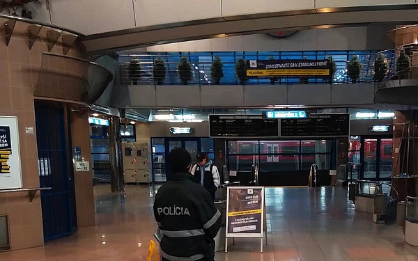 Agresszív, részeg férfi rántott kést a vonatállomás biztonsági őrére