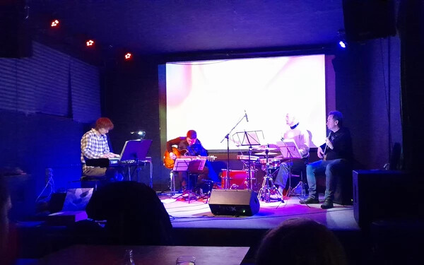 Valér Mikó zongoraművészt ezúttal Pavol Bereza, Igor Sabo és Martin Gašpar kísérte (A szerző felvétele)