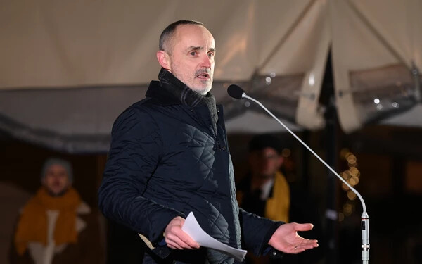 Tomáš Valášek, a Progresszív Szlovákia parlamenti képviselője az elmúlt időszak ellenzéki tüntetésein is rendszeresen felszólalt a Fico-kabinet visszásságai ellen (TASR-felvétel)