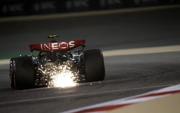 Bahreini Nagydíj – Hamilton volt a leggyorsabb a második szabadedzésen