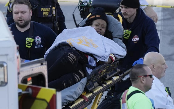 Többen életveszélyest sérülést szenvedtek a Kansas City Chiefs ünnepi fogadásán történt lövöldözés sebesültjei közül