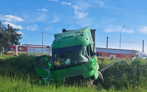 Kamion ütközött a vonattal Nagymegyeren, mentőhelikoptert riasztottak a helyszínre