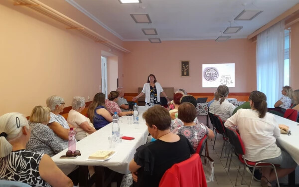 Megismerhettük az énekekben fellelhető színek, valamint a víz, a föld, az egyes állatok és a virágok jelentéseit is (A szerző felvétele)