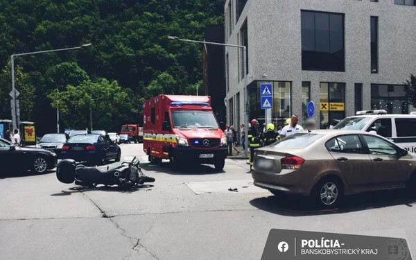 BALESET: Nem adta meg az elsőbbséget az autó sofőrje, összeütközött egy motorbiciklivel