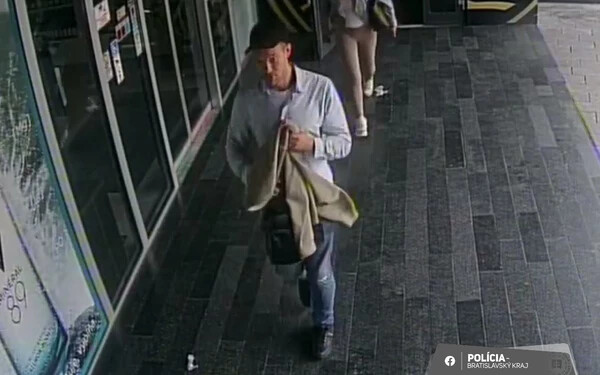 Táskát és pénztárcát lopott egy étteremből – felismeri a tolvajt?