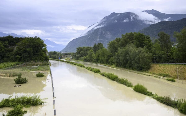 Emelkedett az esőzések és földcsuszamlások áldozatainak száma Svájcban