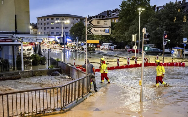 Többen eltűntek Svájcban a heves esőzés okozta földcsuszamlás után
