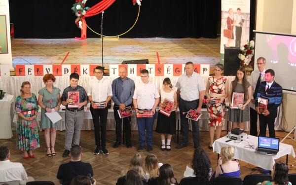 Érsekújvári alapiskolás tanulók és gimnazista diákok is részesültek a rangos elismerésben