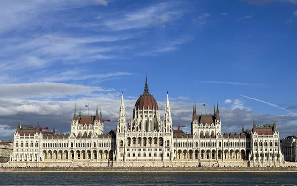 A határon túli magyar állampolgárok jelenleg csak pártlistára szavazhatnak, területi elven nem küldenek képviselőt a magyar Országgyűlésbe (TASR-felvétel)